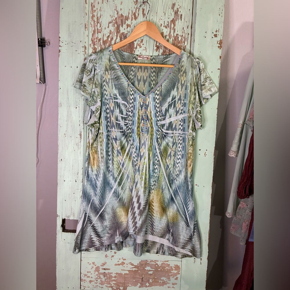 Women’s world unity V-Neck Short Sleeve tunic Top with tie dye Aztec pattern